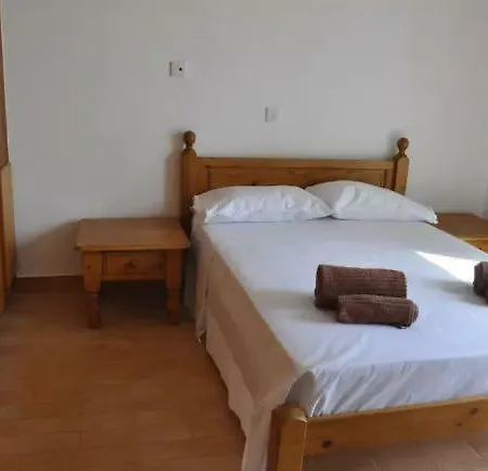 Peaceful Heights Holiday Home. פאפוס